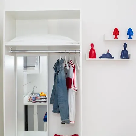 Happy Flat On The Sea *