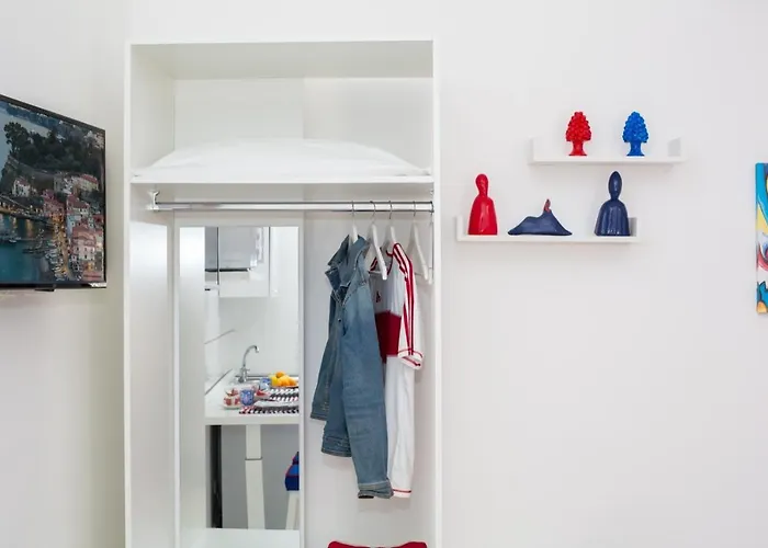 Happy Flat On The Sea *