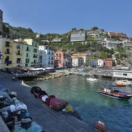 Happy Flat On The Sea *